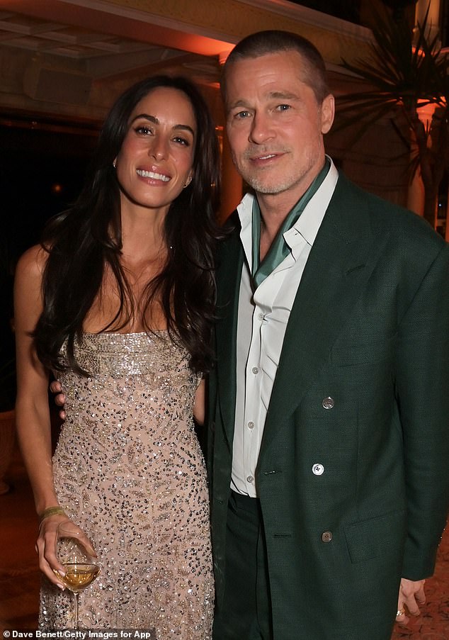 تعكس الأراضي التي تم تجديدها فصلاً جديدًا لبراد بيت، الذي يتقاسم المنزل الآن مع صديقته إينيس دي رامون