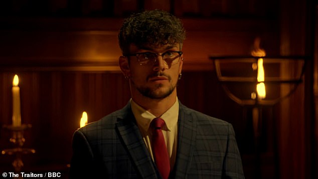 لم يتبق سوى راشيل وستيفن وجاك (شوهد) ¿ الذين كانوا مجهولين إلى حد ما في المسلسل حتى الأسبوع الماضي ¿ يقفون حول حفرة النار