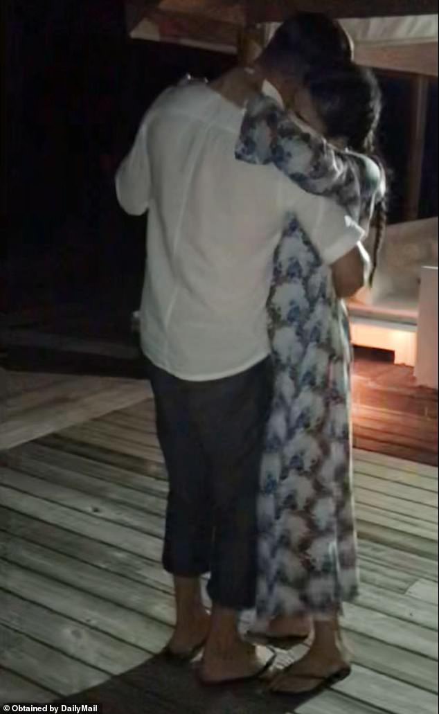 وبعد بضع سنوات، في ديسمبر 2017، تبادل الاثنان عهود الزواج خلال رحلة إلى جزر البهاما أمام الأصدقاء المقربين والعائلة. ومع ذلك، لم يتزوج بولوك وراندال رسميًا أبدًا