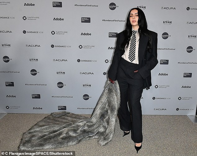 في وقت لاحق من اليوم، حضر تشارلي العرض الأول لفيلم The Moment خلال مهرجان صندانس السينمائي لعام 2026 في مسرح إكليس سنتر.