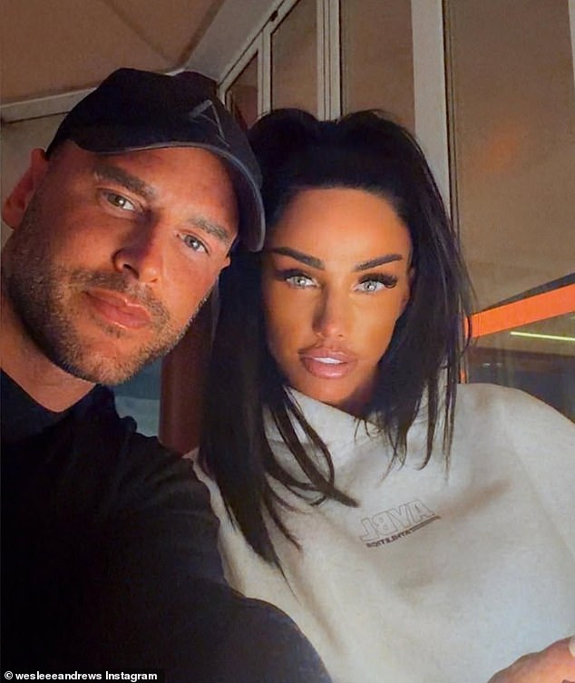 سافرت عارضة الأزياء السابقة، 46 عامًا، والتي أُعلن إفلاسها في عام 2024، إلى دبي يوم الأربعاء لقضاء عطلة فخمة مع شريكها الجديد وسط مشاكلها المالية المستمرة.