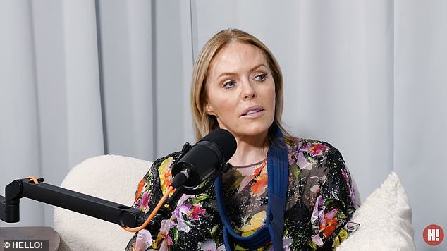 وقالت الممثلة إنها حددت سعرًا محجوزًا قدره 10000 جنيه إسترليني للمجوهرات، قائلة إنها قررت بيع الأقراط حتى 