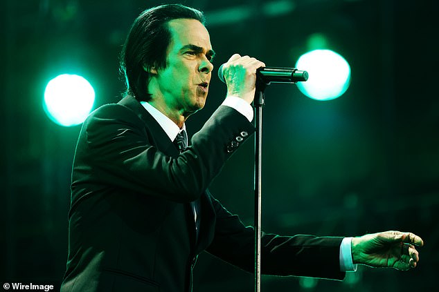 تزامنت ليلة الافتتاح العنيفة والضعيفة لعرضين من عروض Domain - حيث تصدرت الفرقة آخر مرة مهرجان Homebake في عام 2003 - مع ترشيح Cave يوم الجمعة لأفضل أغنية أصلية في حفل توزيع جوائز الأوسكار لهذا العام، عن عمله في الفيلم الأمريكي Train Dreams، بطولة الممثل الأسترالي جويل إدجيرتون.