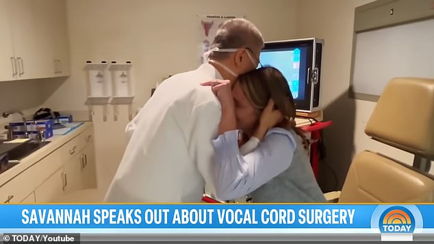 وقالت جوثري وهي تبكي قبل أن تعانق الطبيب: 