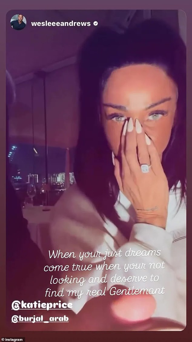 عند إعلان خبر خطوبتهما، قالت نجمة تلفزيون الواقع إنهما اشترتا خواتم زفافهما - خاتمها الماسي من كارتييه - قبل أن يلتقيا.