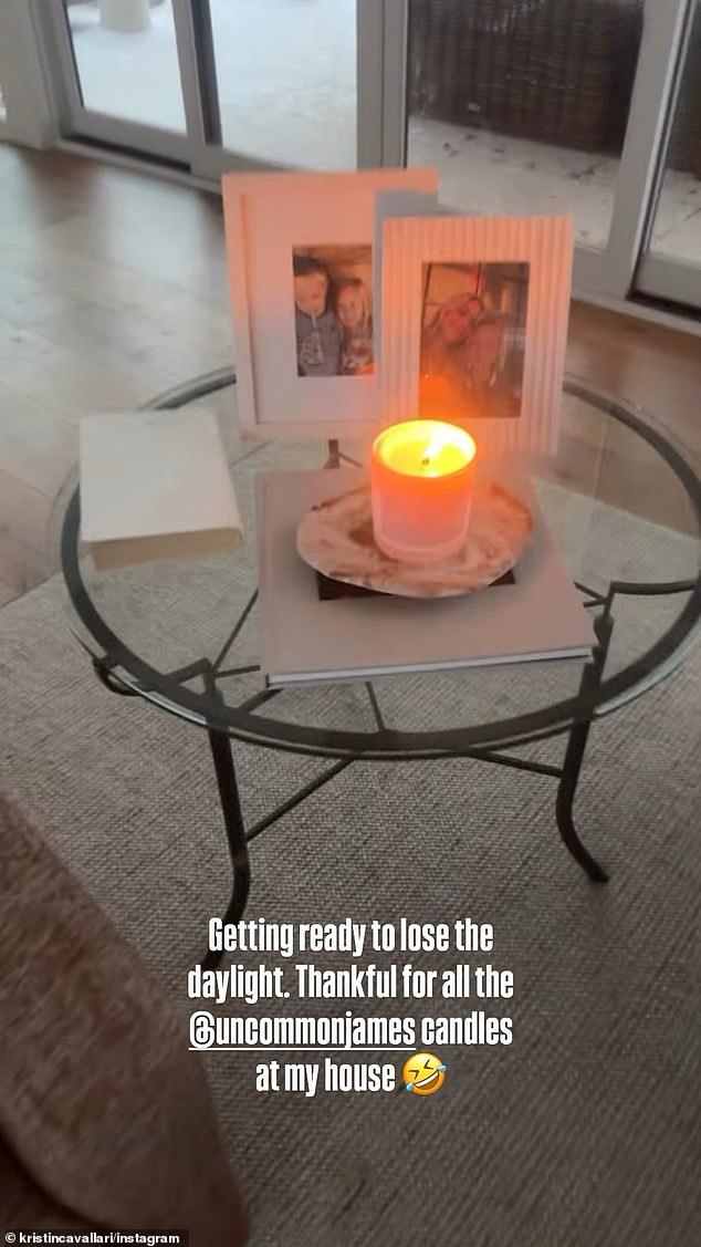 اختتمت كريستين مسيرتها في منشورات العواصف الشتوية بجولة قصيرة في منزلها، الذي كان سيستهلكه الظلام المتجمد قريبًا.