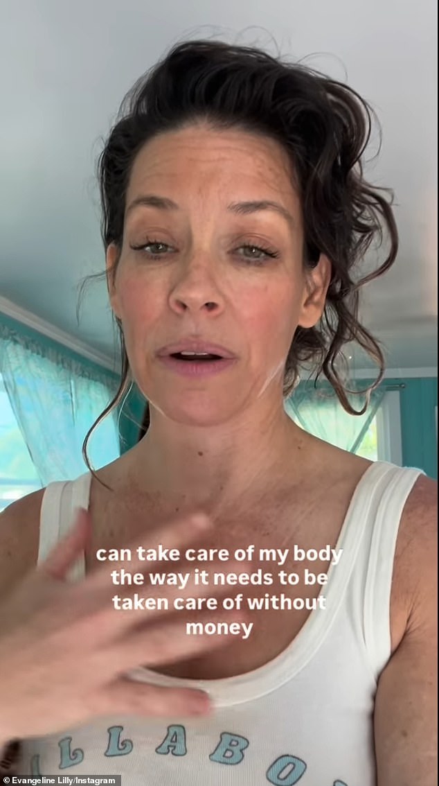 من بين نظامها الغذائي المكمل كان NAC والكرياتين - الذي تناولته أول شيء في الصباح على معدة فارغة، حتى يتمكن من دخول مجرى الدم - ريسفيراترول وأوميغا 3 لخصائصهما المضادة للالتهابات، والتي قالت إنها ساعدت في مكافحة 