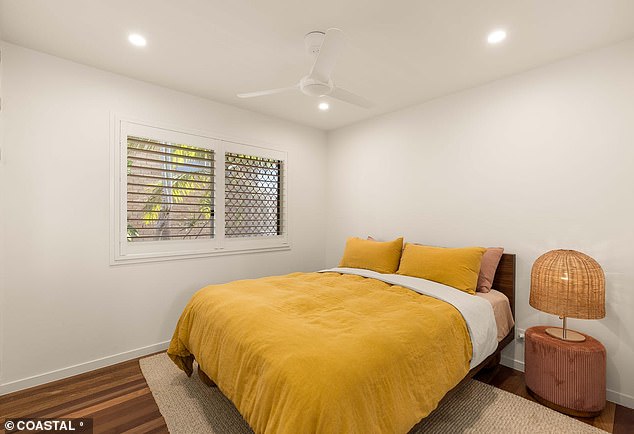 أدرج نجم وسائل التواصل الاجتماعي الساحر، البالغ من العمر 33 عامًا، الوحدة الأنيقة الواقعة على شاطئ البحر والمكونة من غرفتي نوم في العام الماضي