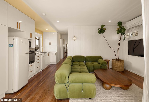 دفعت شركة Ellidy مبلغ 900 ألف دولار مقابل الشقة التي تم تجديدها في السبعينيات في يونيو 2023، واستخدمتها إلى حد كبير كإيجار لقضاء العطلات.