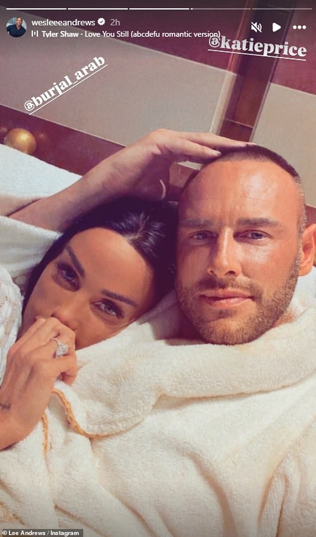 يبدو أن لي يبدو مختلفًا تمامًا في جميع صوره - فقد شارك هذه الصورة الجديدة لنفسه وعروسه الجديدة على وسائل التواصل الاجتماعي يوم الاثنين