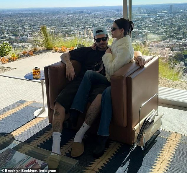 ويتضمن بيان بروكلين الأخير سلسلة من الادعاءات، من بينها الادعاء بأن والدته تلاعبت بحفل زفافه من خلال الرقص 