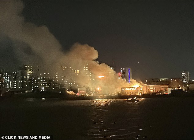 وقال أحد السكان المحليين المذهولين: 