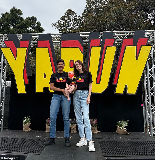 وفي مكان آخر، حضرت ناريلدا جاكوبس، 50 عامًا، سوقًا محليًا للأمم الأولى مع شريكتها كارينا نات وطفلتهما، ابنة تدعى سانا، والتي رحبوا بها في مارس