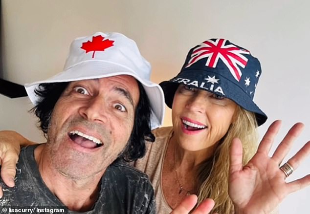 كما احتفل ليزا كاري، 63 عامًا، وزوجها مارك أندرو تابوني بفخر بيوم أستراليا خلال رحلتهما الأخيرة إلى كندا.