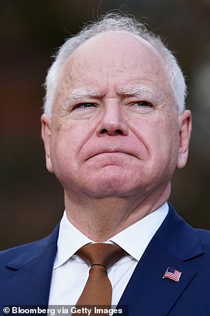 وقال كاين إن حاكم مينيسوتا تيم فالز وعمدة مينيابوليس جاكوب فراي يؤججان الوضع في مينيسوتا بخطاب مشحون سياسيًا.