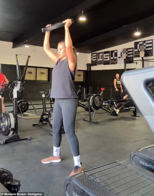 وتوثيقاً لرحلتها للياقة البدنية خلال العام الماضي، شاركت مونتانا متابعيها بعدة لقطات لها وهي تمارس التمارين الرياضية في صالة الألعاب الرياضية بالأثقال
