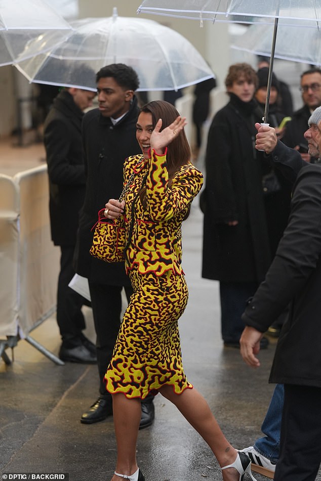 كانت دوا على يقين من أنها ستلفت الأنظار بمظهرها المشرق