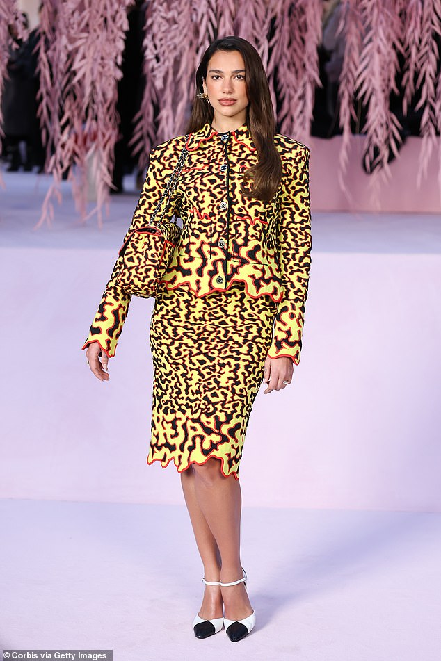 نيكول ودوا ليبا (شوهدت) كانتا من بين الأسماء الكبيرة التي عرضت أزياءها الأكثر أناقة في العرض