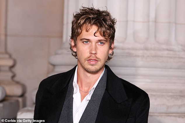 الممثل يطرح للكاميرا