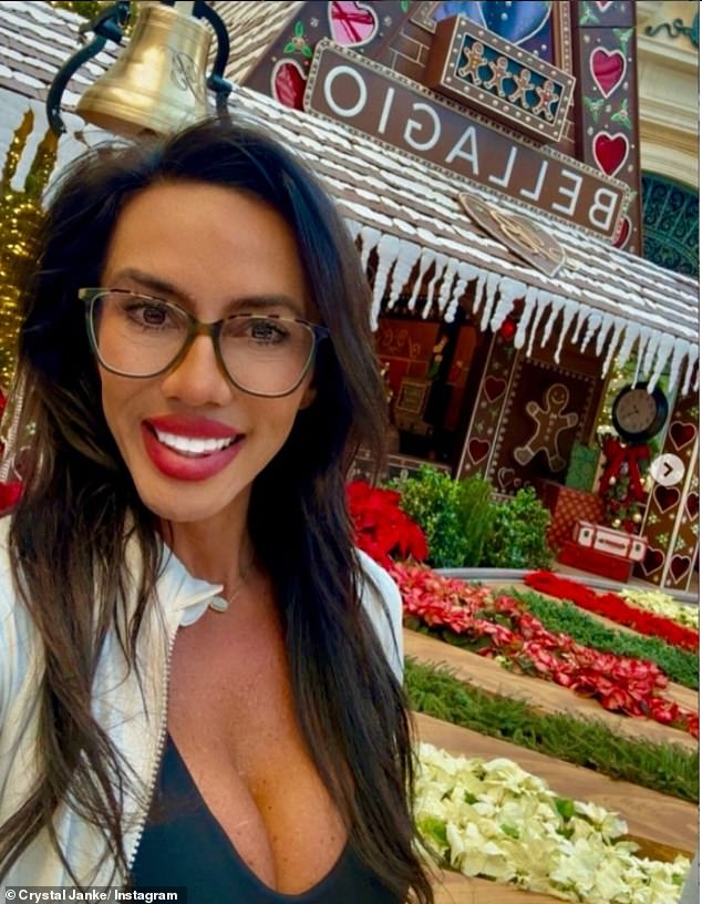 زعمت كريستال جانكي السابقة، البالغة من العمر 40 عامًا، أن لي خدعها بتسليم أكثر من 123 ألف جنيه إسترليني للاستثمار في شركته، على وعد بالحصول على 