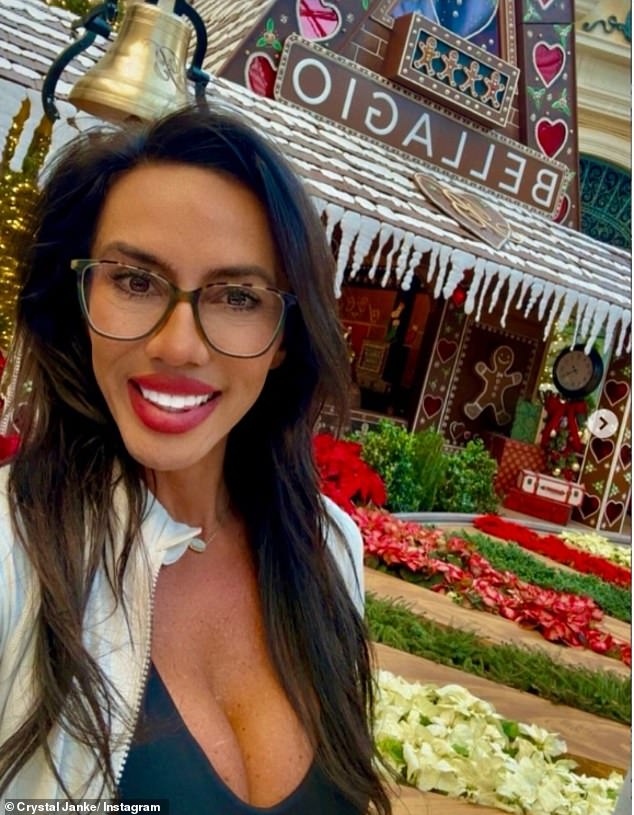 وادعت كريستال جانكي، 40 عامًا، أن لي خدعها بتسليم أكثر من 123 ألف جنيه إسترليني للاستثمار في شركته، على وعد بالحصول على 