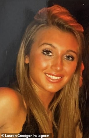 من خلال مشاركة لقطات لها على Instagram Story يوم الثلاثاء، شوهدت نجمة TOWIE السابقة، 39 عامًا، بشعر أشقر فاتح بدلاً من أسلوبها البني المعتاد