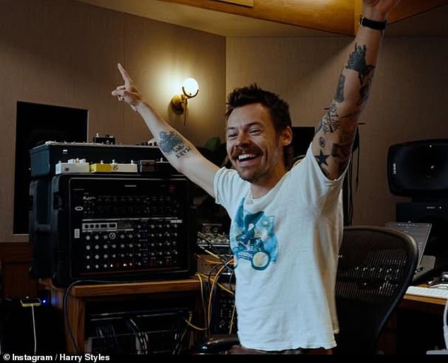 وبعد بدء عمليات البيع المسبق للجولة يوم الاثنين، سارع المشجعون إلى التنفيس عن غضبهم من ارتفاع تكلفة التذاكر، خاصة مقارنة بجائزته السابقة Love On Tour، والتي انتهت في عام 2023.