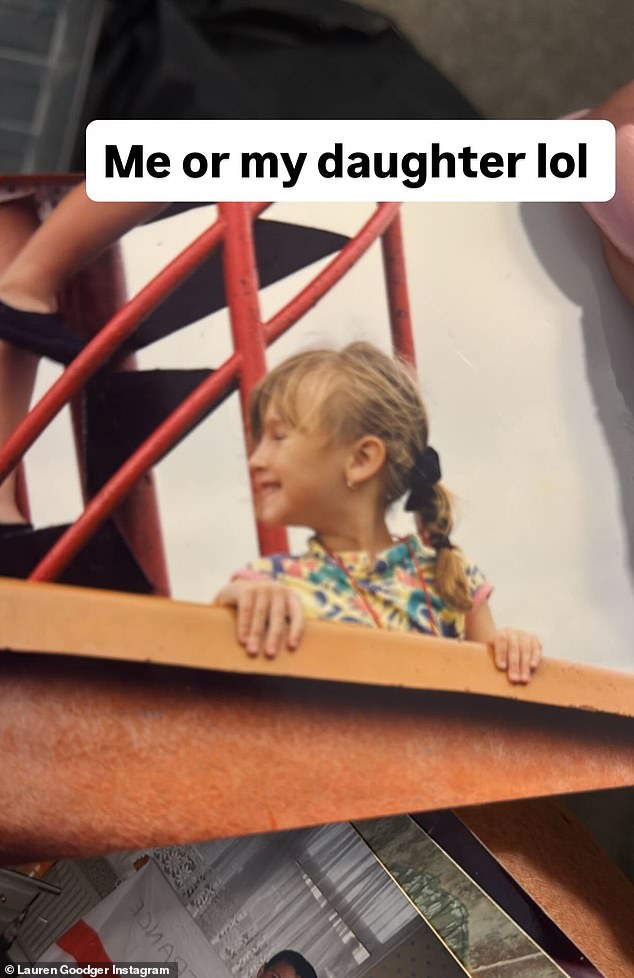 وعلقت على إحدى الصور: 