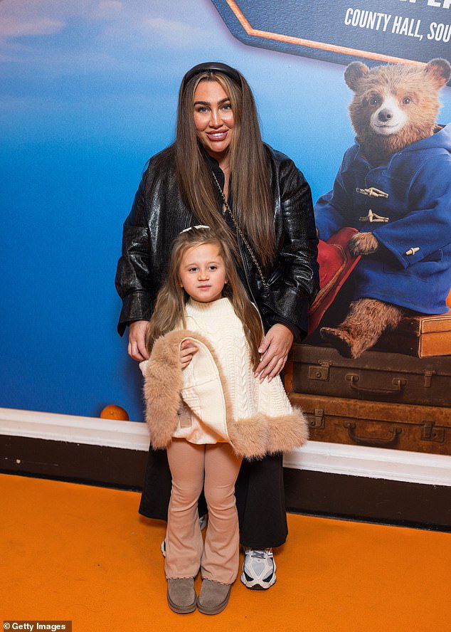 تم تصوير لورين ولاروز في نوفمبر