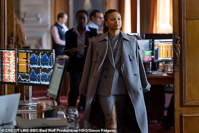 شاركت الممثلة أيضًا أن لديها حدودًا صارمة لكيفية تصويرها في المشاهد الحميمية من أجل حماية نفسها (في الصورة في الصناعة)