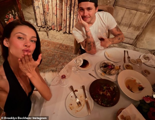 ولا يشكل المال مشكلة، إذ من المفهوم أن نيكولا تتلقى بدلًا شهريًا قدره مليون دولار من والدها الملياردير نيلسون.