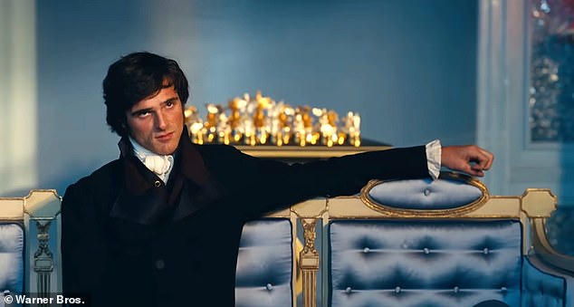 تسبب اختيار إلوردي بدور هيثكليف في إحداث ضجة كبيرة، حيث أشار الوصف الأصلي لبرونتي إلى شعر داكن وعينين داكنتين وربما تراث روما أو غجر.