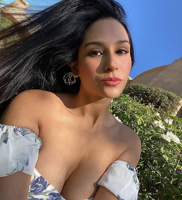 يقال إن نجمة Hot Chick والممثلة المكسيكية التقيا لأول مرة في عام 2007 في مشروع تلفزيوني كانت باتريشيا تعمل عليه، عندما كان روب يبلغ من العمر 44 عامًا وكان عمرها 19 عامًا فقط؛ (الصورة 2020)