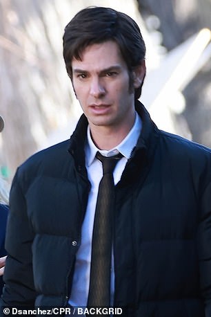 تم تعزيز شعر غارفيلد البني بسوالف كثيفة للمساعدة في تحويله إلى روي هورن