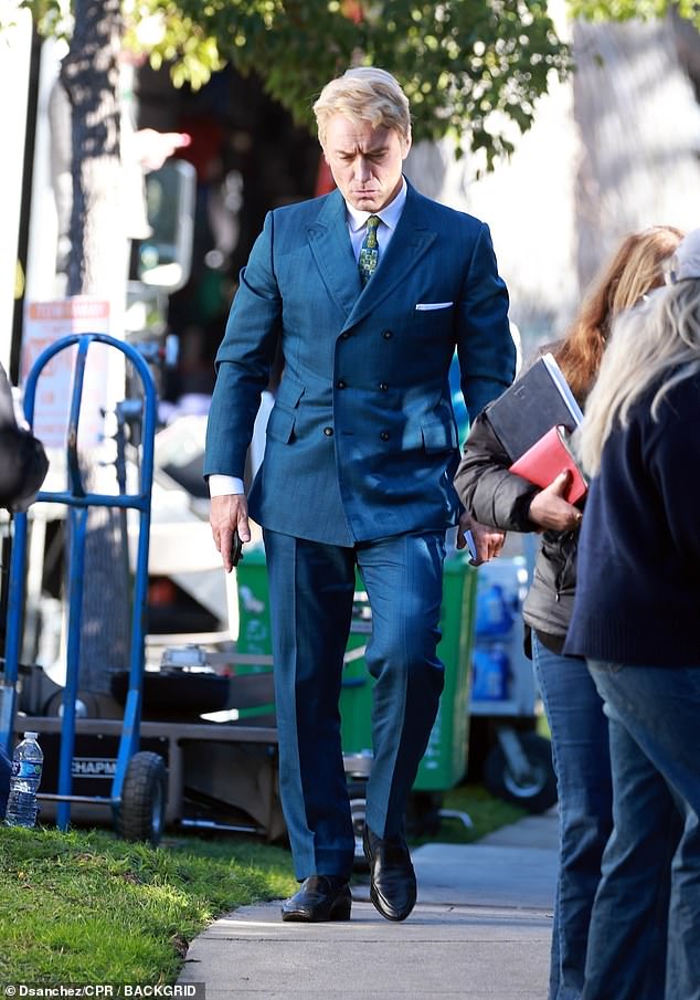 تم رصد الفائز بجائزة BAFTA وهو يتبع إنتاجًا PA بين اللقطات