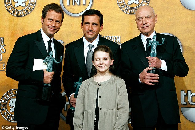 حصلت Little Miss Sunshine على العديد من الجوائز، بما في ذلك جوائز نقابة ممثلي الشاشة السنوية الثالثة عشرة لكينير وكاريل وأركين (في الصورة)