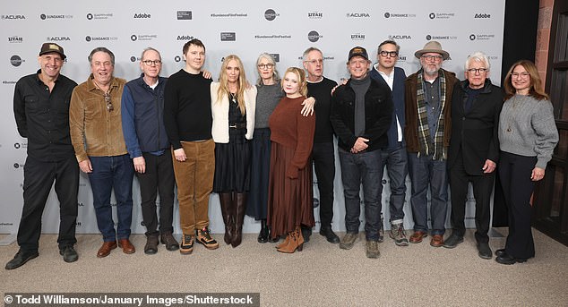 (LR) مايكل أرندت، ديفيد فريندلي، ألبرت بيرجر، بول دانو، توني كوليت، فاليري فارس، أبيجيل بريسلين، بيتر ساراف، جريج كينير، جيب برودي، جوناثان دايتون، رون يركسا وميشيل هوبر