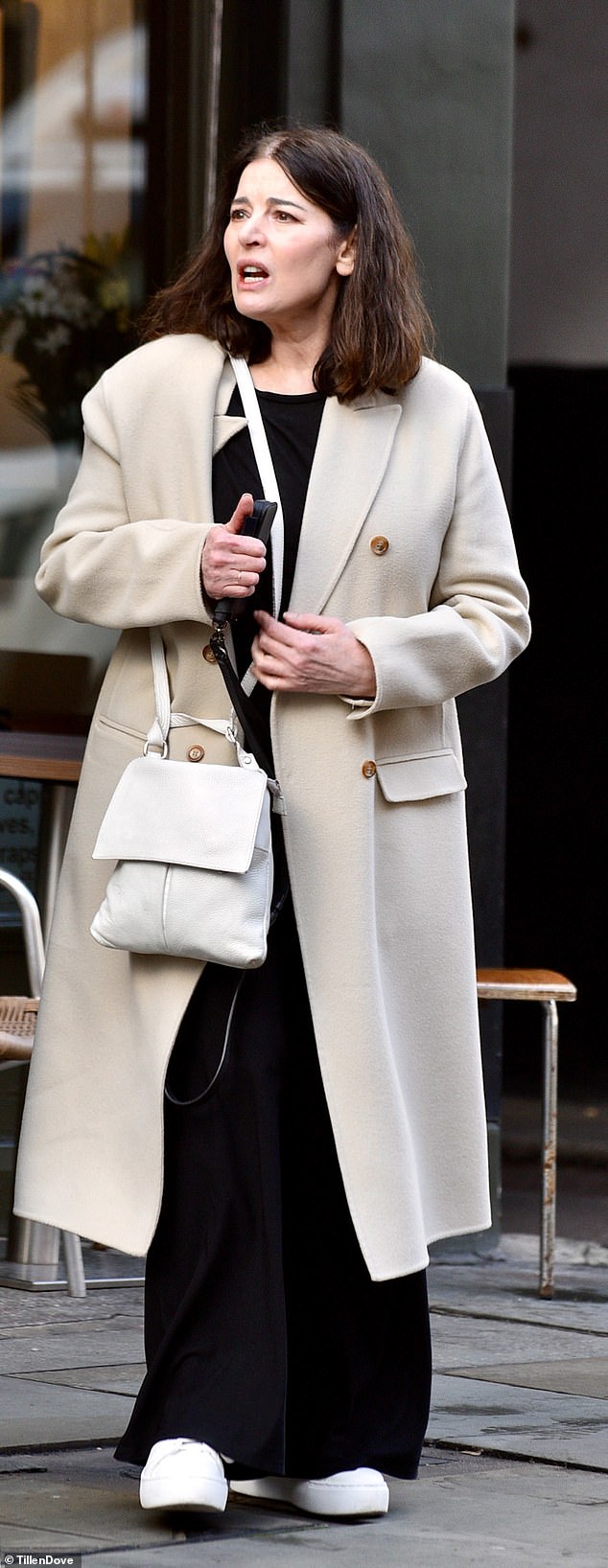 وتأتي هذه النزهة بعد أن تم تأكيد أن نيجيلا ستكون بديلاً لبرو يوم الاثنين بعد تنحيها عن العرض بعد تسع سنوات.