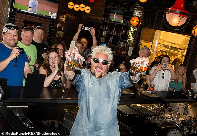 بدأ النجم بمتابعة شغفه في مجال الطهي عندما بدأ بافتتاح مطاعم في التسعينيات؛ شوهد في عام 2015 في لاس فيغاس