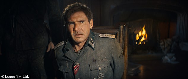 في عام 2023، علق الممثل على استخدام الذكاء الاصطناعي لإنشاء نسخة واقعية المظهر من نفسه بدور إنديانا في قرص القدر (كما هو موضح أعلاه)