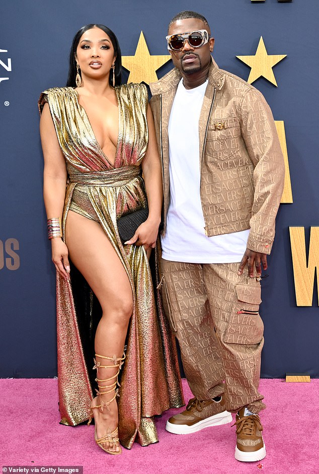 وأشار أيضًا إلى أطفاله ميلودي، سبعة أعوام، وإبيك، ستة أعوام - الذين يشاركهم زوجته المنفصلة أميرة الحب، قائلاً إن عدم القدرة على رؤية أطفاله 