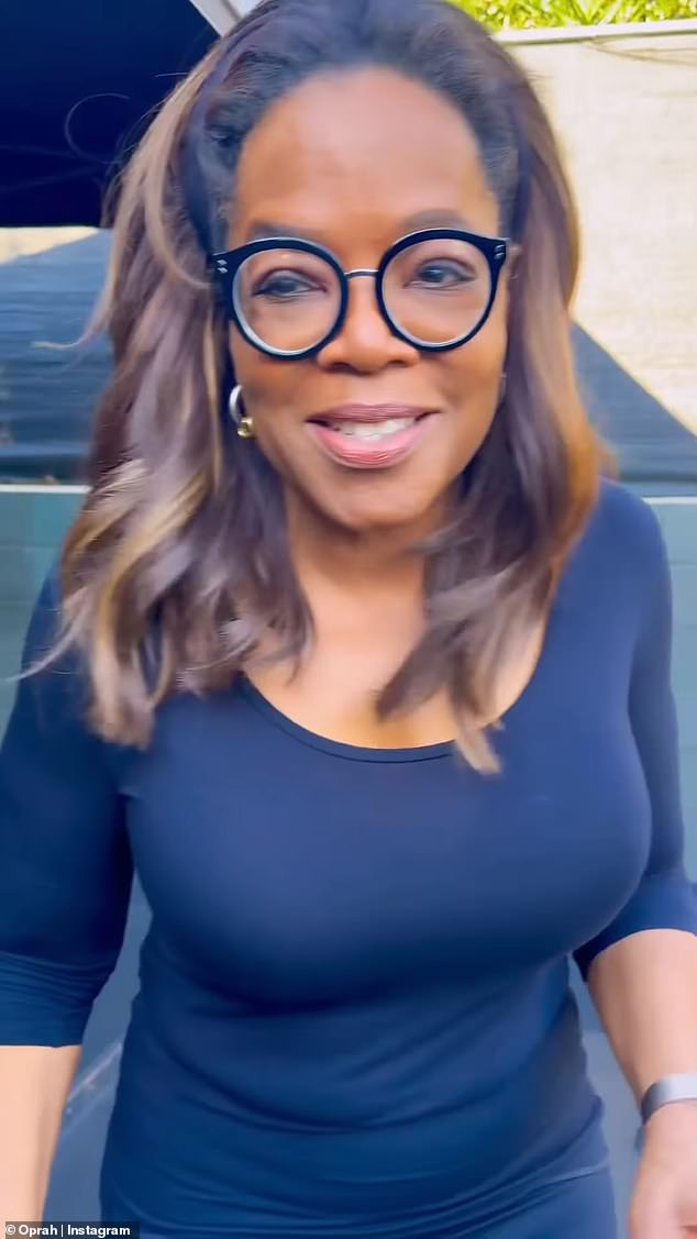 بعد القيام بتمرين الرفعة المميتة، توجهت مقدمة البرامج الحوارية السابقة نحو شخص يصورها وقالت مازحة: “لم أكن أعرف ما هو الرفعة المميتة”.