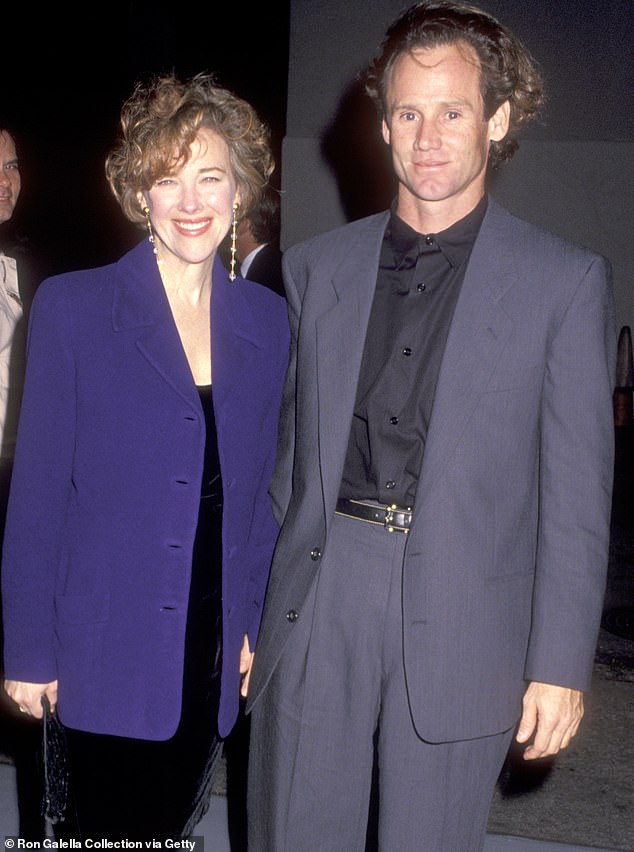 من بين الناجين من أوهارا زوجها بو ويلش، وهو مصمم إنتاج التقت به أثناء عملهما في فيلم Beetlejuice الكلاسيكي عام 1988؛ الزوجان في الصورة عام 1990