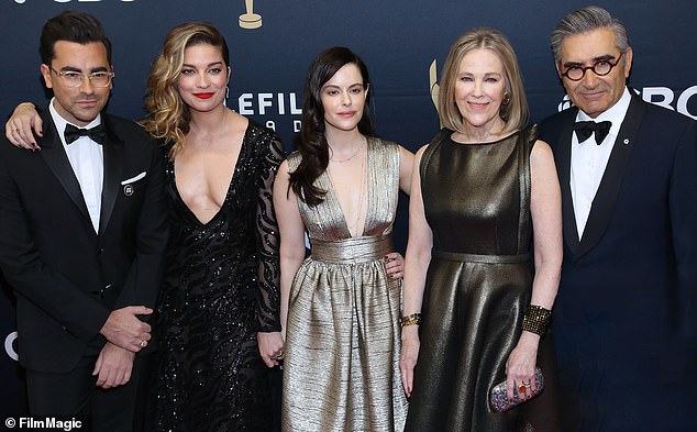 عاد أوهارا إلى الظهور مرة أخرى مع شيت كريك. (دان ليفي، آني ميرفي، إميلي هامبشاير، أوهارا وليفي في حفل توزيع جوائز الشاشة الكندية لعام 2018)