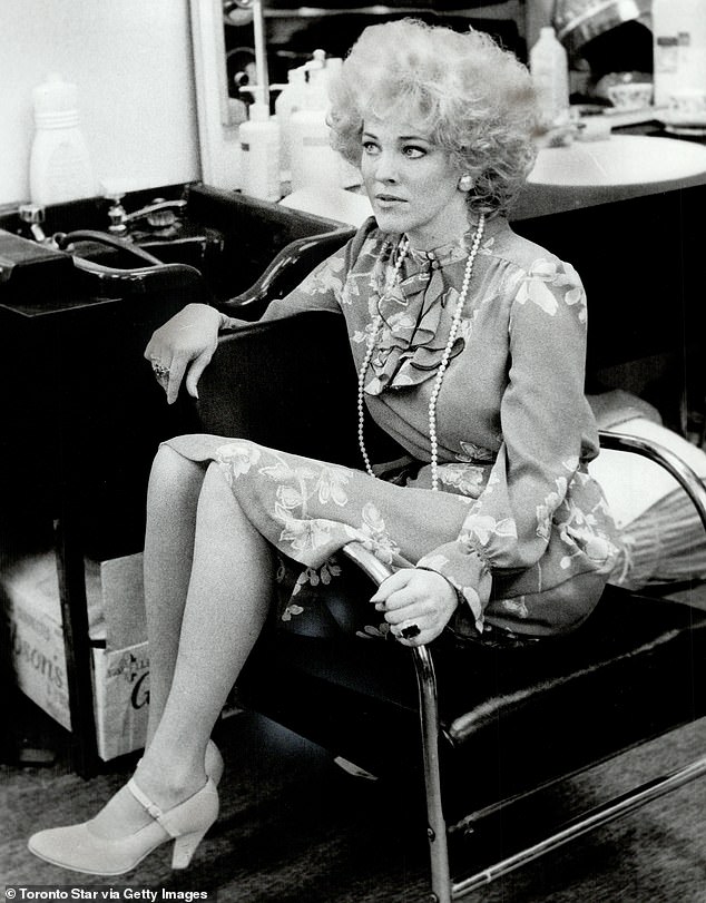 بصرف النظر عن وحدي في المنزل، فقد لعبوا دور البطولة معًا في فيلم Second City Television (SCTV) الذي ظهر لأول مرة في عام 1976؛ شوهدت في لقطة ثابتة من SCTV