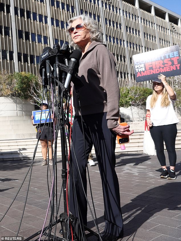 'دون ليمون صحفي محترف. كان هو ومنتجه يقومون بعملهم. لا أكثر ولا أقل. وقالت للحشد: 