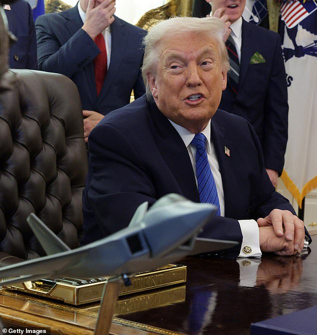 وسخر البيت الأبيض من ليمون بعد اعتقاله يوم الخميس؛ الرئيس ترامب في الصورة يوم الجمعة في واشنطن