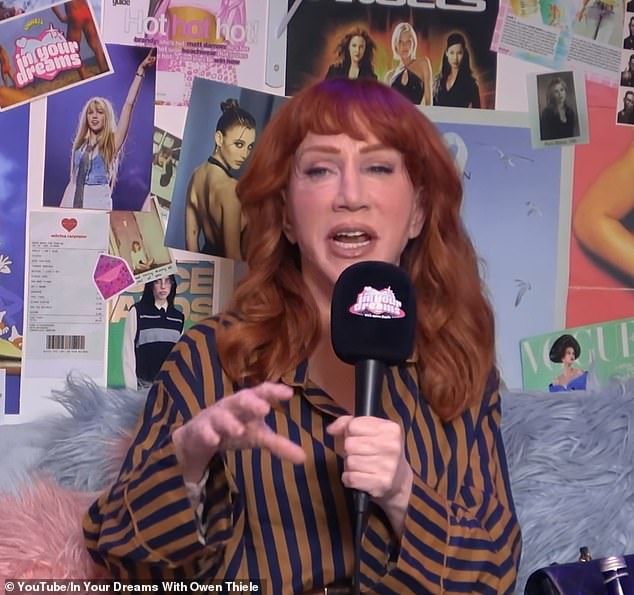 نظرت غريفين إلى اللحظة التي زُعم أن هام قاطعها أثناء حديثها مع جاك نيكلسون في حفل عشاء في هوليوود أقامته وكيلة المواهب الراحلة سو مينجرز