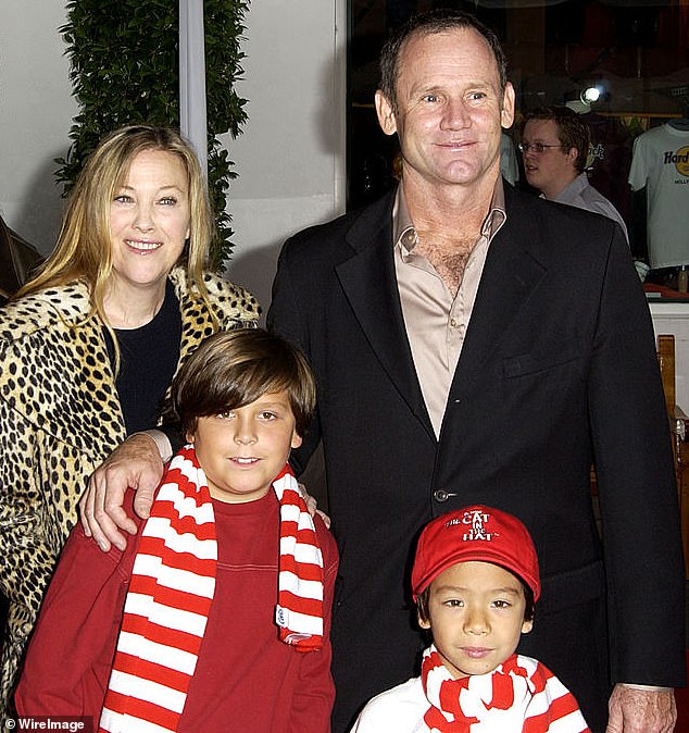 تم تصوير أوهارا مع زوجها وأبنائهما ماثيو، البالغ من العمر الآن 31 عامًا، ولوك، البالغ من العمر الآن 28 عامًا، في العرض الأول لفيلم The Cat in the Hat في Universal Studios عام 2003.