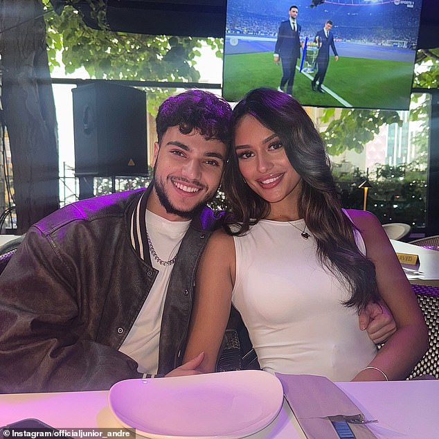 على الرغم من أن الزوجين لن يقيما حفل زفاف سريعًا في أي وقت قريب، إلا أنهما اتخذا خطوة كبيرة في علاقتهما حيث انتقلا للعيش معًا مؤخرًا